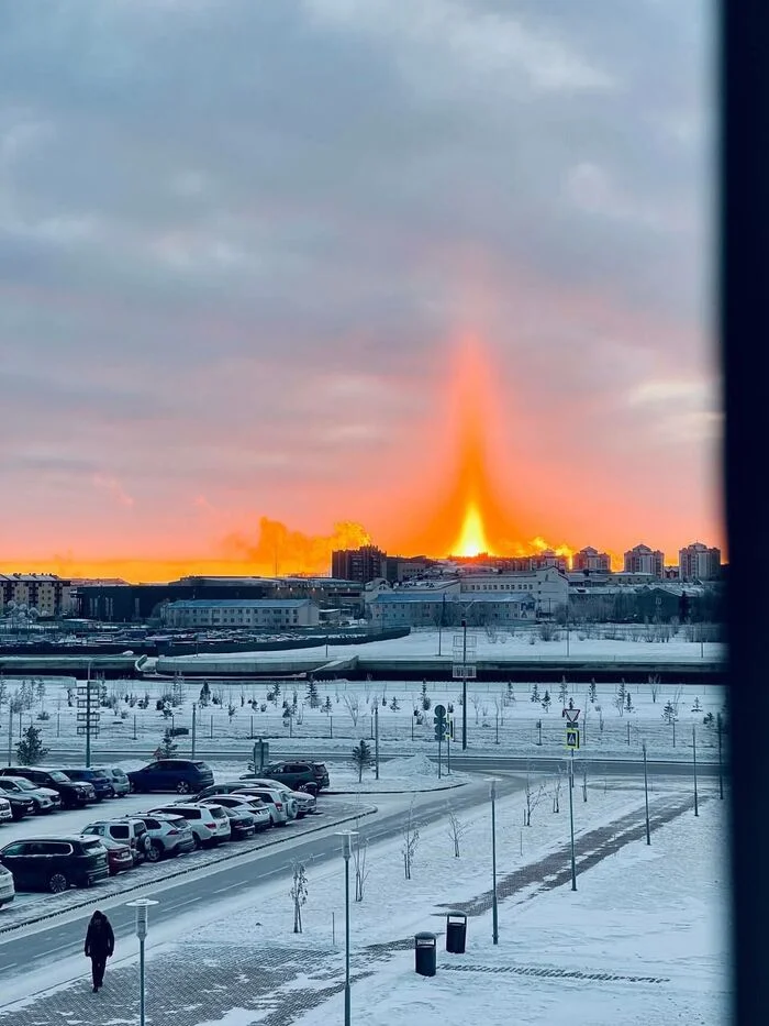 Crazy sunrise over Salekhard - Russia, Yamal, Sunrise, The sun, Longpost, Light poles, Salekhard, dawn, The photo