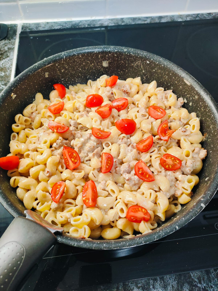 Мужская кухня. Мужской нажористый ужин! Люди, Еда, Мужское, Ужин, Мужская кулинария, Подача блюд, Макароны, Сыр, Фарш кулинарный, Фотография, Мобильная фотография, Рецепт, Вкусняшки, Холостяк, Тарелка, Готовка для ленивых, Помидоры, Лук, Длиннопост