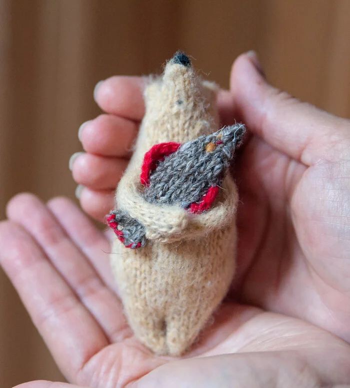 Good-natured bears, small wool miniatures - My, Needlework without process, Decor, Bears, Hugs, Wool toy, Knitted toys, Author's toy, Polar bear, Amigurumi, Knitting, Keychain, Frame toy, Pocket animals, Longpost