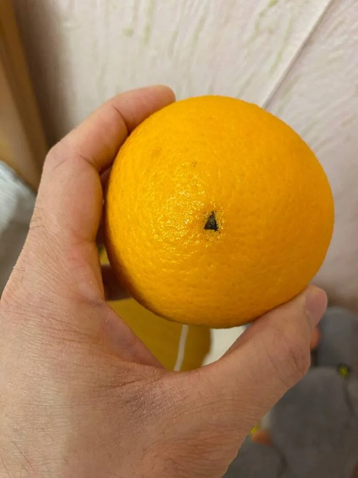 Mysterious triangle on orange - My, Теория заговора, Masons, Illuminati, Orange, Triangle, Help