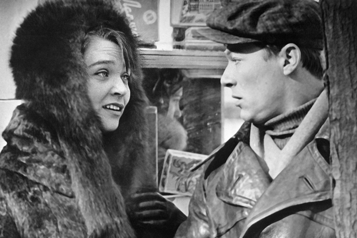 Александр Збруев в роли Сергея и Светлана Светличная в роли Кати в художественном фильме "Чистые пруды". 1965 год.