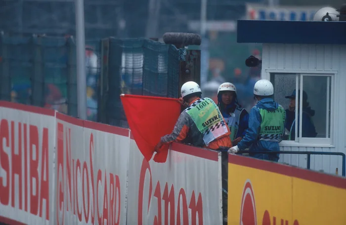 Great Japan Rain '94: Hill gave the race of his life against Schumacher, although it almost ended in a fatal crash - My, Formula 1, Автоспорт, Competitions, Race, Speed, Michael Schumacher, Ayrton Senna, Damon Hill, Nigel Mansell, Mika Hakkinen, Jean Alesi, Eddie Irvine, Benetton, 90th, Retro, Life stories, Williams racing, Ferrari, Video, Youtube, Longpost