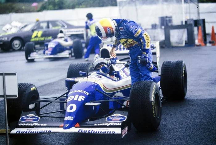 Great Japan Rain '94: Hill gave the race of his life against Schumacher, although it almost ended in a fatal crash - My, Formula 1, Автоспорт, Competitions, Race, Speed, Michael Schumacher, Ayrton Senna, Damon Hill, Nigel Mansell, Mika Hakkinen, Jean Alesi, Eddie Irvine, Benetton, 90th, Retro, Life stories, Williams racing, Ferrari, Video, Youtube, Longpost