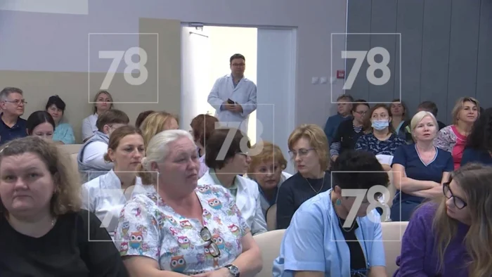 They just stole our salaries: Medical workers in St. Petersburg had their pay cut. The bosses ran away from uncomfortable questions - Media and press, news, Tsargrad TV, Polyclinic, Saint Petersburg, Doctors, Salary, Vertical video, Negative, Video, Longpost, A wave of posts