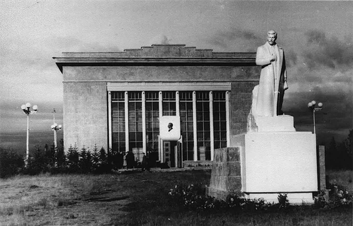 Response to the post A monument to I.V. Stalin was erected in Krasnoyarsk Krai - the USSR, Monument, История России, Stalin, Made in USSR, Memory, Российская империя, Longpost, Sculpture, Monument, Reply to post