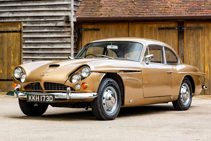  C-V8   .  V8  ,  C   Central,        . 