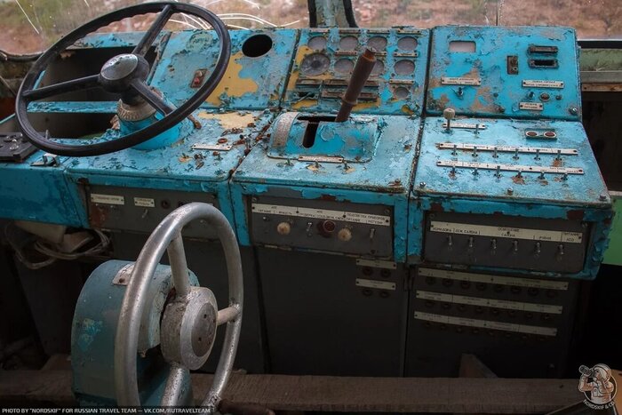 Фотографии брошенных речных судов от 2014 года