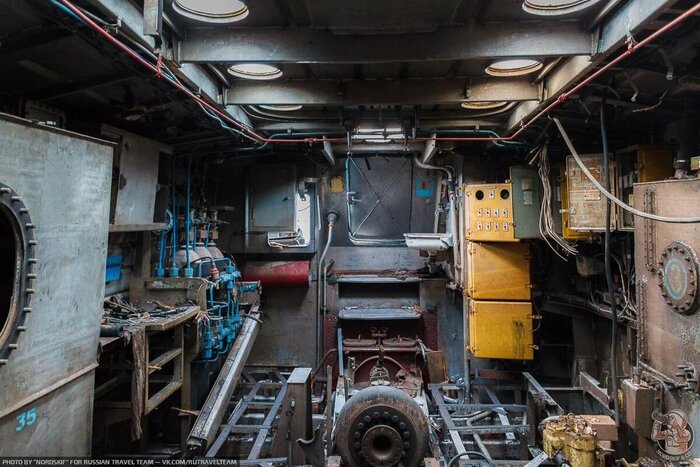 Фотографии брошенных речных судов от 2014 года