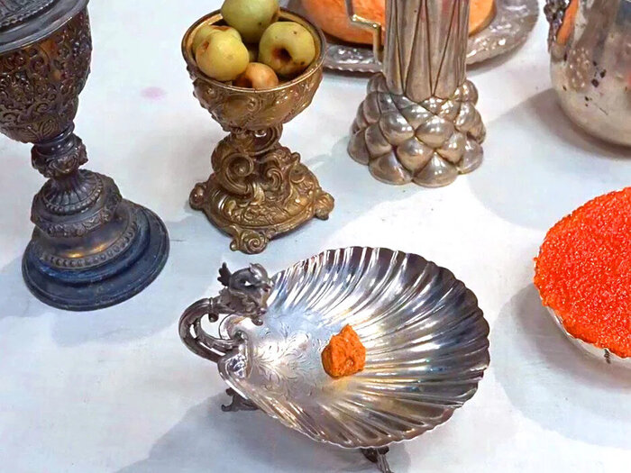 На новогодний стол, беру икру минтая и добавляю ту что на фото.