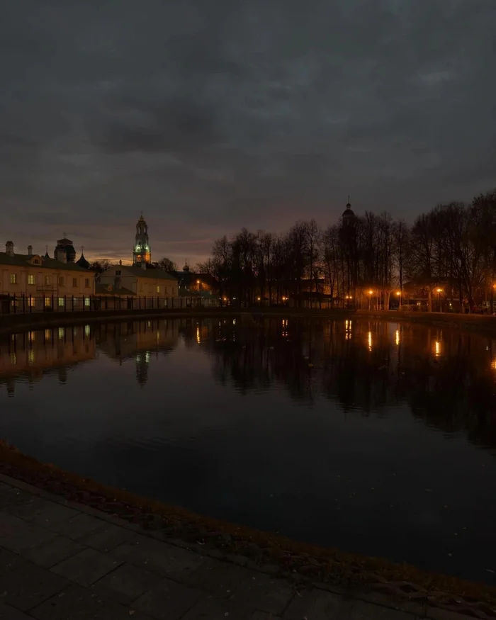 Night has fallen on Sergiev Posad - Sergiev Posad, Night, Pond, Trinity-Sergius Lavra, The photo