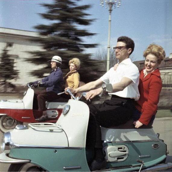 On motor scooters. Sigismund Kropivnitsky, Moscow, 1960 – 1965 - The photo, the USSR, Moscow, 60th