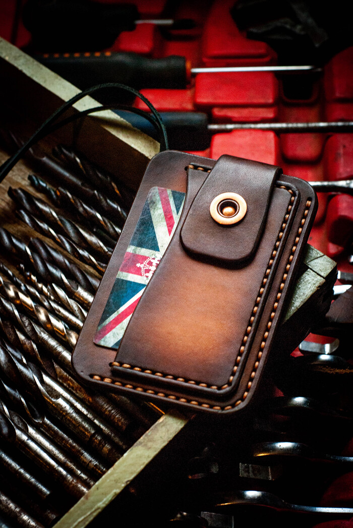 Застежка- это клямерная кнопка.