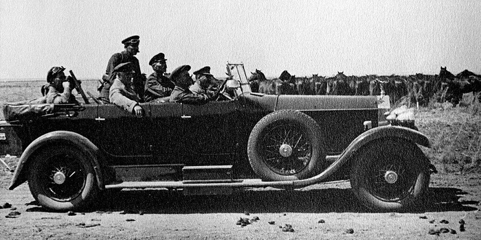 ,      Rolls-Royce Phantom     ,  1933 .   ,    . . ,     .. .