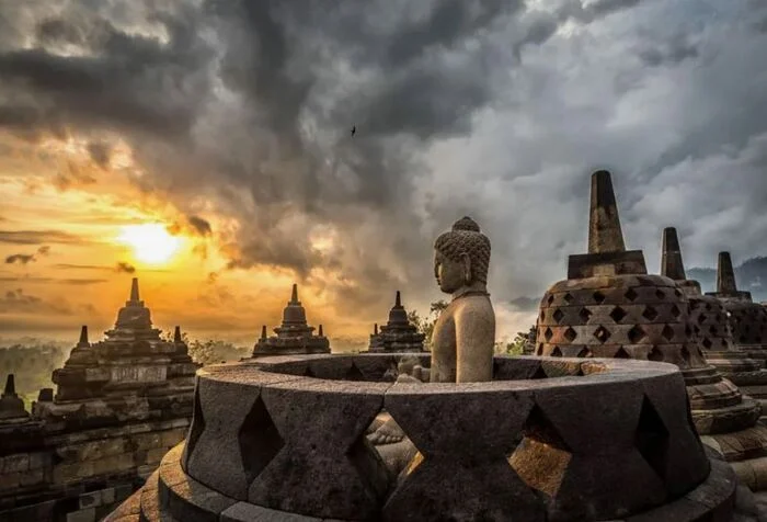 Secrets of Borobudur: A Lost Wonder in the Jungles of Java - My, Crossposting, Pikabu publish bot, Borobudur, Indonesia, Telegram