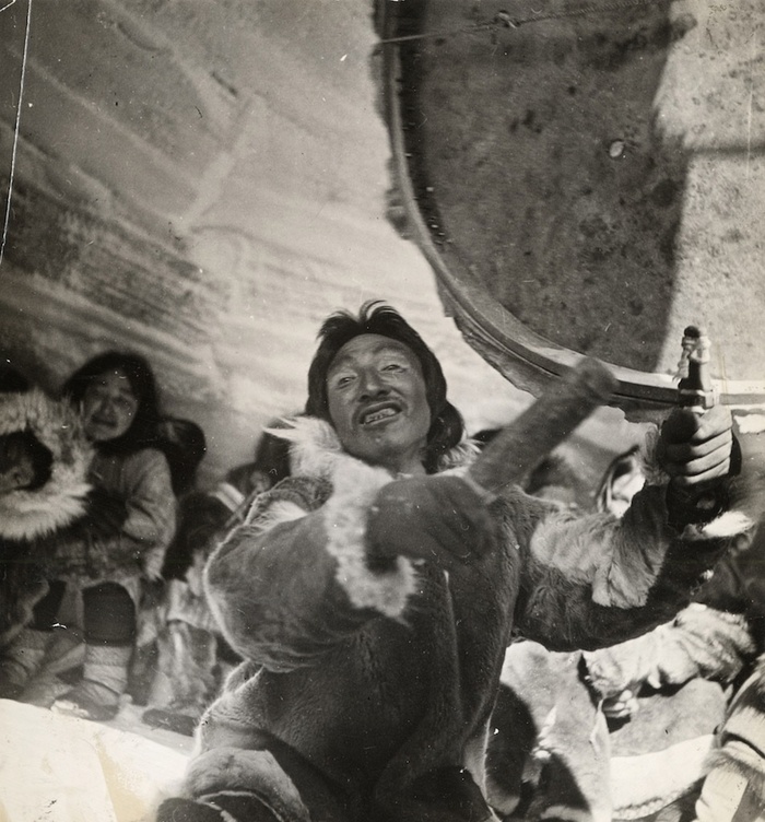 Танец с бубном.