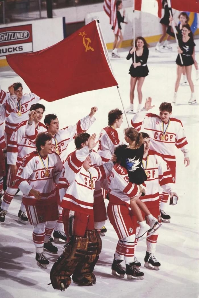 Champions! Lap of honor. USSR team winner of the World Junior Ice Hockey Championship, 1989 - Champion, USSR national team, Winners, Hockey, 80-е, Athletes, the USSR, Made in USSR, Childhood in the USSR, Memories, Memory, Telegram (link)