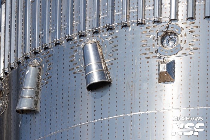 Booster 13 с новым вентиляционным отверстием для жидкого кислорода (Фото: Макс Эванс для NSF)