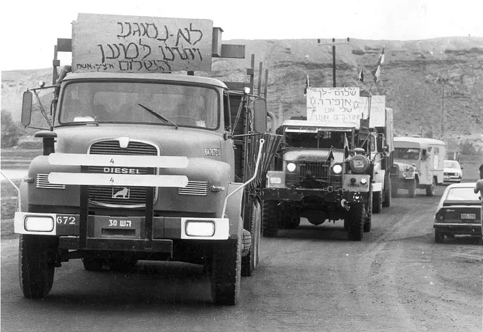 Жители покидают свои дома