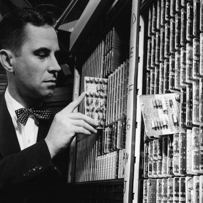 Извлечение платы из процессора. Хорошо видна разница между типами плат