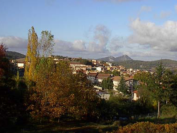 Деревня в европейской стране предложила американским релокантам дома за бесценок в «голубой зоне»