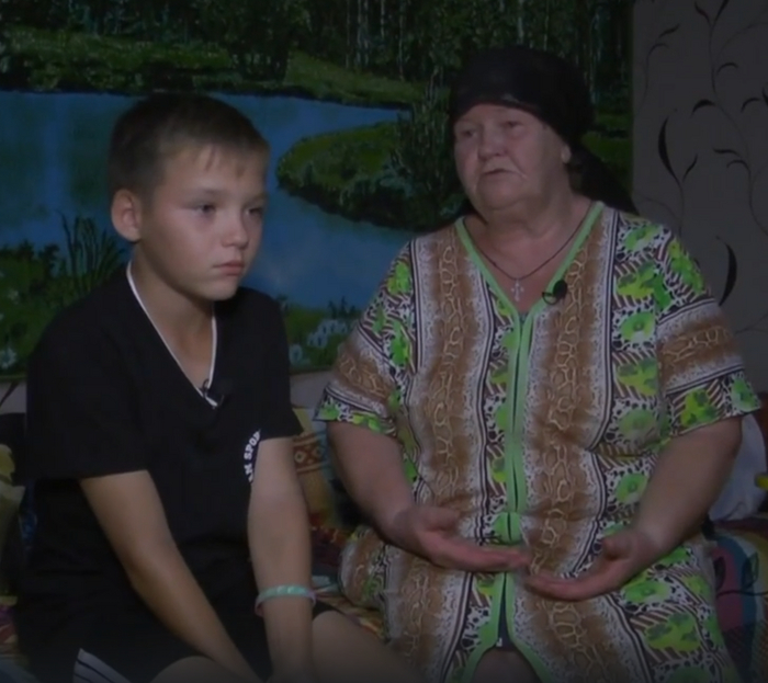 Брат и бабушка Яна Никифорова. Кадр из программы "Мужское / Женское"