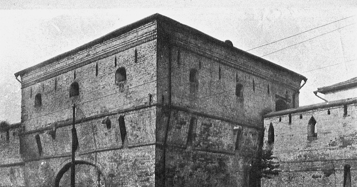 Вакансия памятники москва. Памятник минину и пожарскому. Вакансия памятники москва. Рукавишников скульптор памятники в москве. Скульптурные памятники и монументы в москве книга.