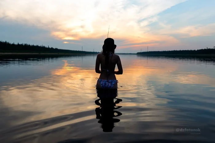 Masha catches perch on the beach on the Vilyuy River - My, Yakutia, The nature of Russia, Fishing, Viluy, Suntar, River