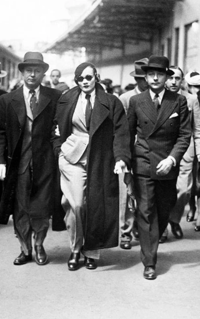 Women wearing men's trousers - a crime? - My, France, Fashion, Trousers, Ban, Fashion history