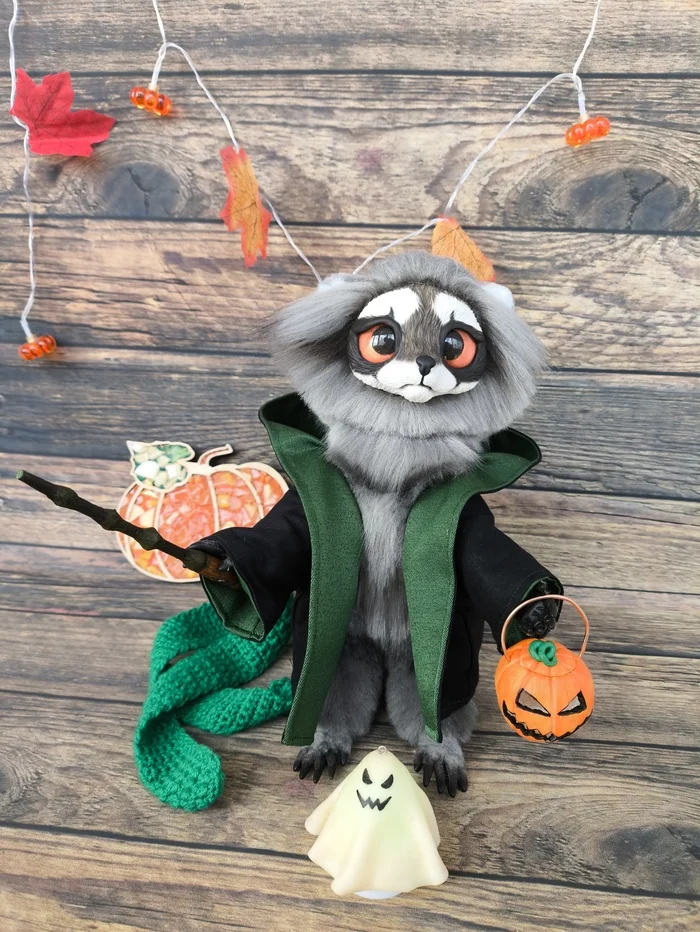 Hogwarts Raccoon - My, Friday tag is mine, Polymer clay, Mixed media, Raccoon, Hogwarts, Magic, Interior toy, Toys, Video, Vertical video, Longpost