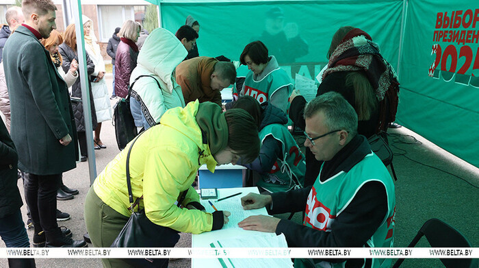 За Лукашенко собрали 1,5 млн подписей