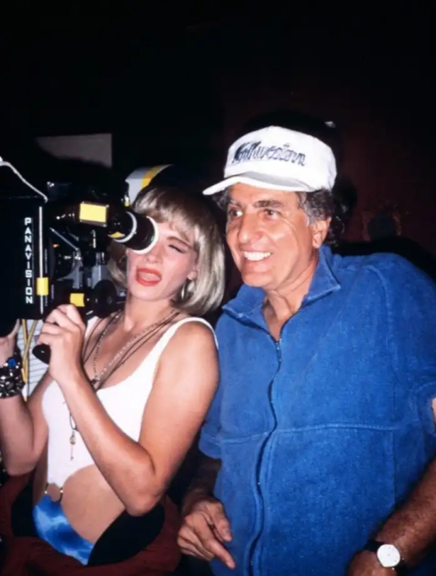 Джулия Робертс подменяет режиссера Гарри Маршалла на съемках