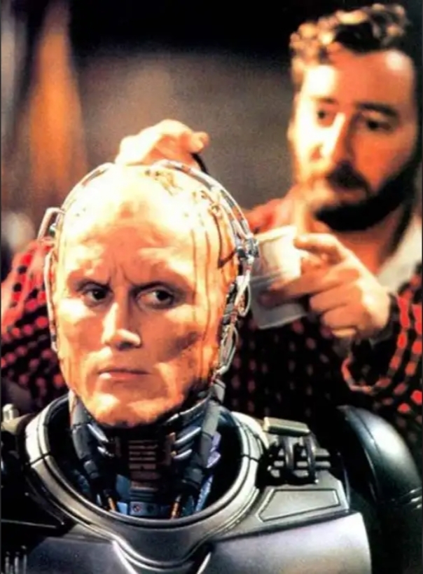 Ща пластырем заклею и все заживет!