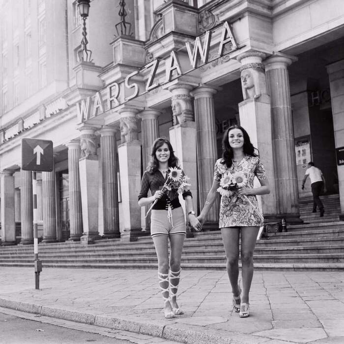 Warsaw - Girls, Old photo, Black and white photo, Poland, Warsaw