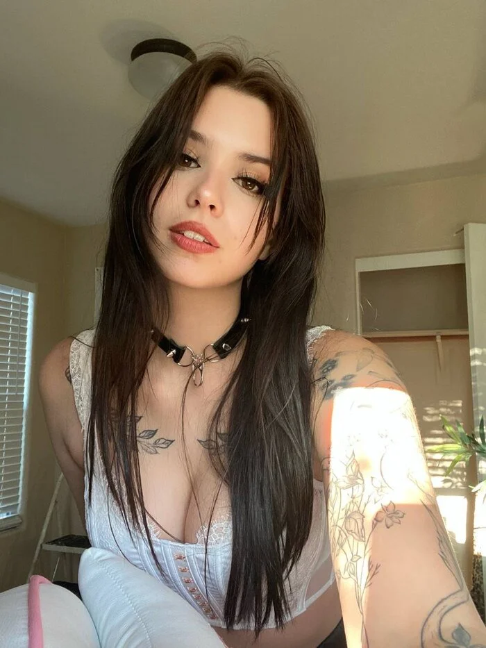 Natalie King - Girls, The photo, Neckline, Long hair, Girl with tattoo, Choker