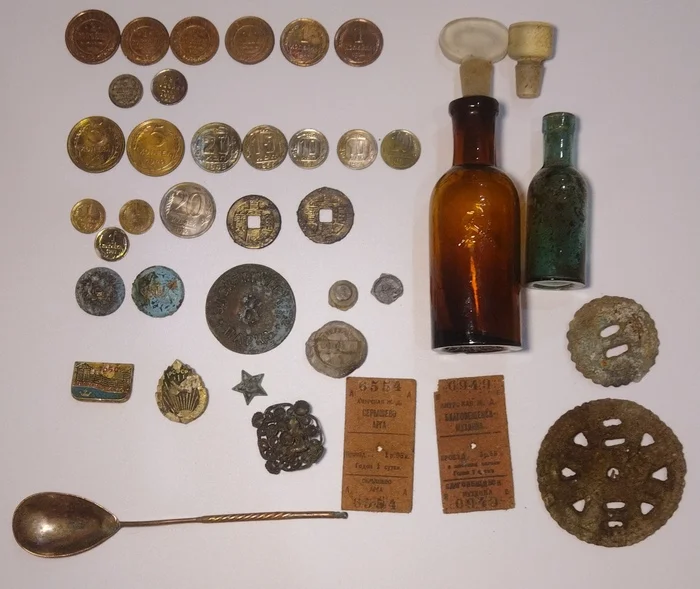We continue digging despite the snow - My, 19th century, Silver, Manchuria, Digger, Metal detector, Komrad, Treasure, Treasure hunt, Rare coins, Coin, Российская империя, Tsar, Amur region, Blagoveshchensk, Glass, Token, Find, Archaeological finds, Longpost