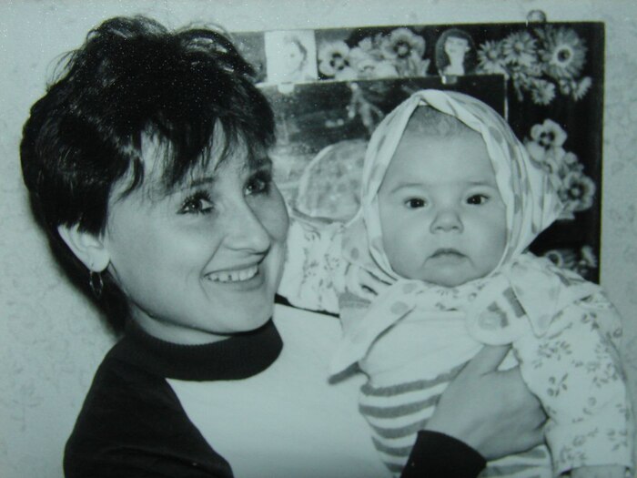 А это лучшая крестная на свете, хотя тут она говорит, что я страшненькая родилась 😄