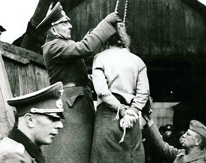 The Story of One Photograph: A German Woman Recognized Her Father in a Nazi Executioner and Committed Suicide - My, the USSR, История России, History (science), Women, Germans, The Second World War, The Great Patriotic War, Military history, Nazism, Historical photo, Longpost