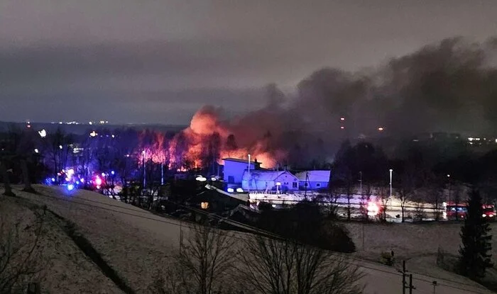 DHL cargo plane crashes into house in Vilnius, catches fire - civil Aviation, Catastrophe, Boeing 757, Lithuania, Airplane