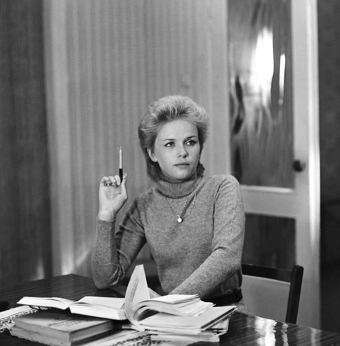 Актриса Александра Яковлева на съемках фильма - Приказано взять живым, 1984 год