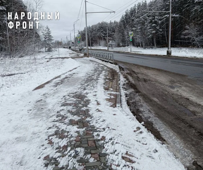 The prosecutor's office has taken control of the removal of snow and ice from bus stops and access pockets in Tomsk - Officials, Tomsk, Housing and communal services, Siberia, Tomsk region, Road, Winter, Sidewalk, Stop, Bus stop, Lap, Cleaning, Snow removal, Telegram (link)