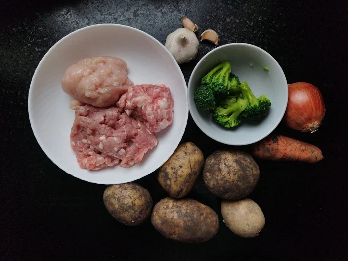 Porridge from an axe: stewed potatoes with meatballs. Food for 200 rubles - My, Food, Saving, Budgetary, Recipe, Cooking, Ax porridge, Pet the cat, Longpost, Preparation