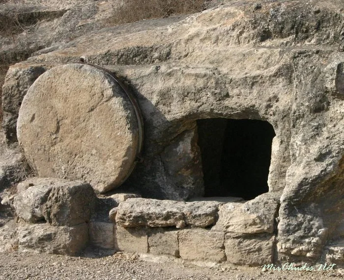 The Anachronism of Jesus' Burial in a Tomb - New Testament, Gospel, Jesus Christ, Crucifixion, Great post, Holy Sepulchre