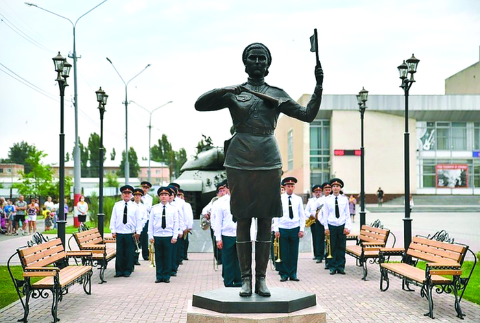 Памятник "Мадонна Победы" в городе Маркс Саратовской области