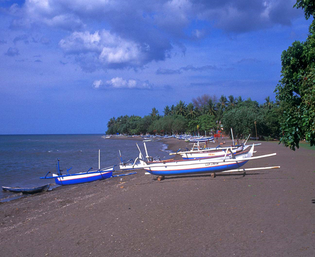 How about a holiday on a black beach? - My, Drive, Vacation, Relaxation, Island, Beach, Bali, Sand, Indonesia, Туристы, Longpost