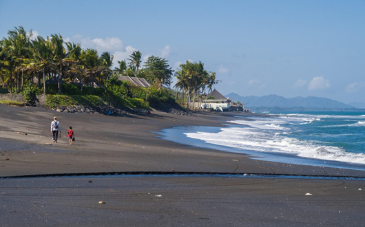 How about a holiday on a black beach? - My, Drive, Vacation, Relaxation, Island, Beach, Bali, Sand, Indonesia, Туристы, Longpost