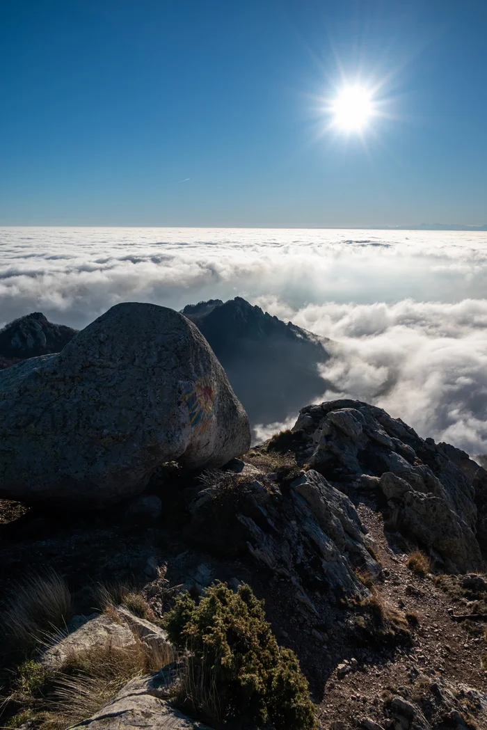 23.11.2024 Kavminvody drowned in a sea of ??clouds. View from Mount Beshtau - My, The mountains, Caucasus mountains, Tourism, The rocks, Caucasian Mineral Waters, Beshtau, Mountain tourism, Video, Longpost