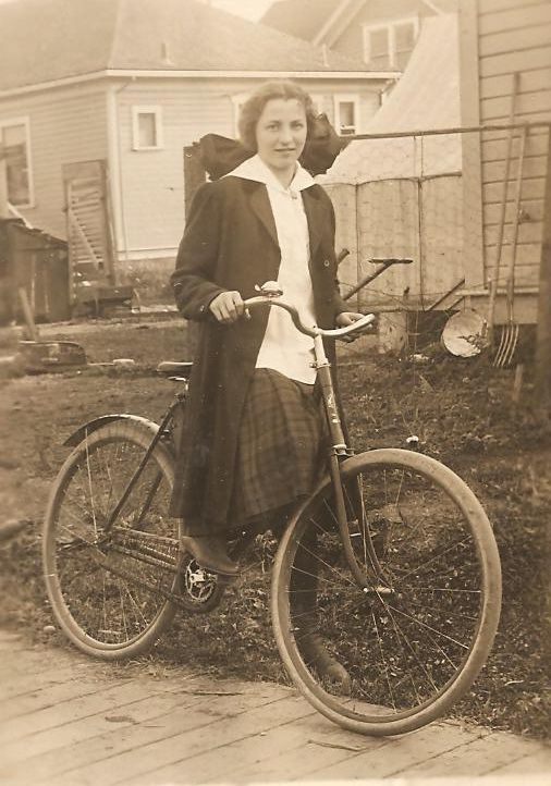 Ladies of the early 20th century and their bicycles - Past, Old photo, Historical photo, 20th century, A bike, Film, History (science), Black and white photo, Retro, Longpost