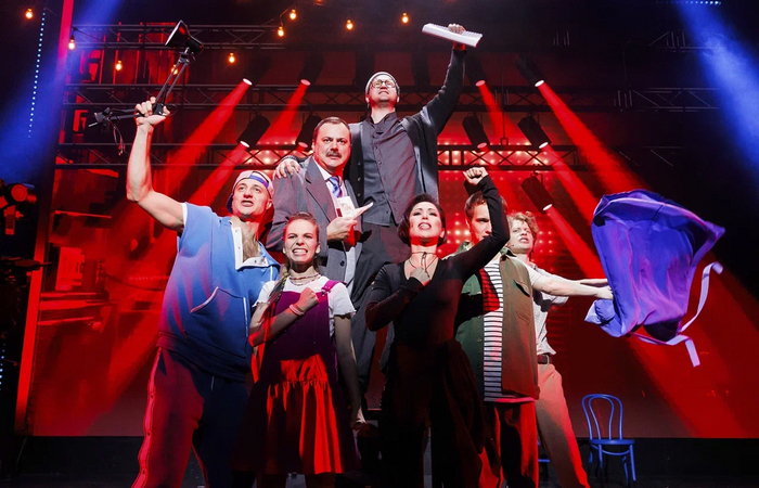 Сцена из мюзиклы «МАММА МИМО! или Мюзикл пошел не так»