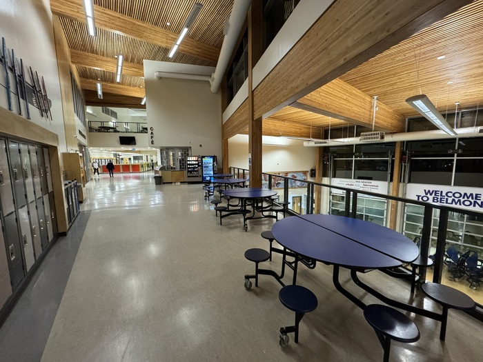 Школа Школа, Образование, Бесплатно, Коридор, Лестница, Парковка, Tesla, Длиннопост, Канада