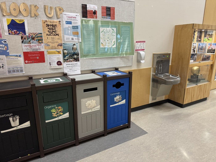 Школа Школа, Образование, Бесплатно, Коридор, Лестница, Парковка, Tesla, Длиннопост, Канада